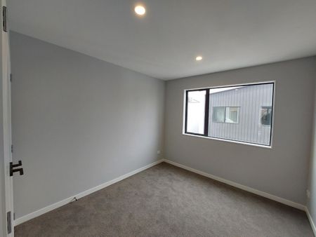 Exceptional 3-Level 4-Bedroom townhouse in Double Grammar Zone! - Photo 3