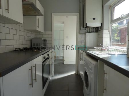 4 bedroom terraced house to rent - Photo 5