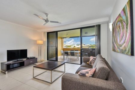 FULLY FURNISHED 2-BEDROOM APARTMENT IN PRIME LOCATION - Photo 3