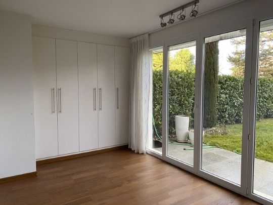 Appartement moderne de 5½ pièces avec jardin, cheminée et cave à vin - Photo 1