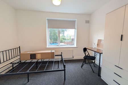 Bixley Close, NORWICH - Photo 2