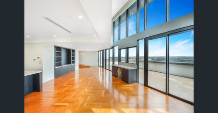 Ultimate Luxury Split Level Penthouse with Panoramic Views - Australia Towers - Photo 2
