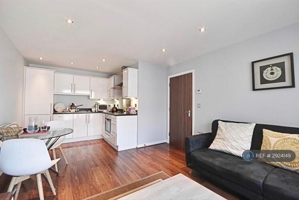 1 bedroom flat to rent - Photo 1