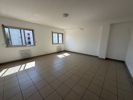 Location Appartement 1 pièce 33m² VAULX EN VELIN 69120 - Photo 5