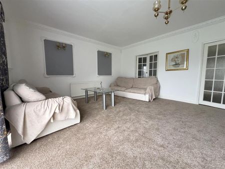4 bedroom detached bungalow to rent - Photo 2