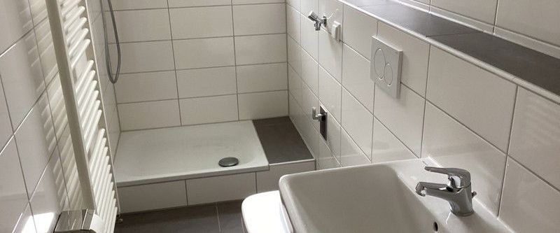 Neu modernisierte Wohnung mit Duschbad und Vinyl-Designboden - Foto 1