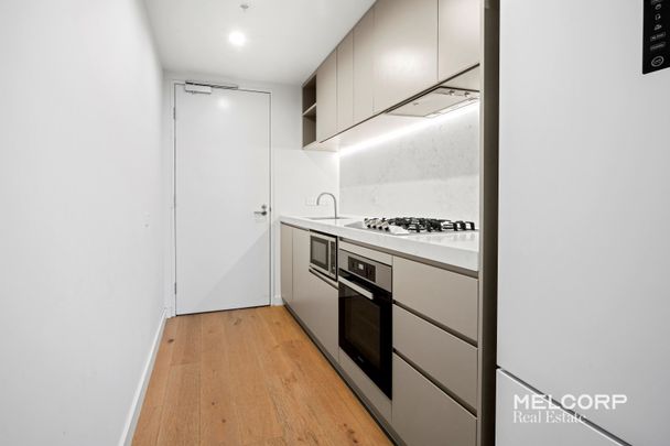 SPACE, STYLE AND CONVENIENCE AT 380 MELBOURNE - FURNISHED - Photo 1