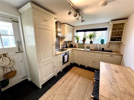 4 bedroom detached bungalow to rent - Photo 4