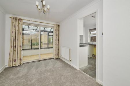 3 bedroom semi-detached house to rent - Photo 4