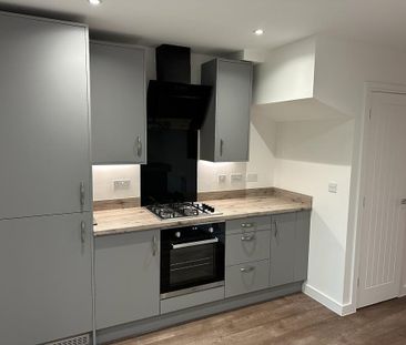 3 bedroom end of terrace house to rent - Photo 2