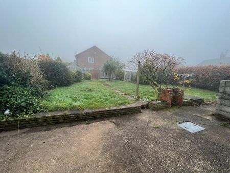 3 bedroom semi-detached house to rent - Photo 2