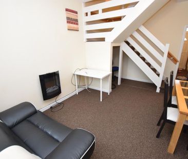 2 bedroom terraced house to rent - Photo 2