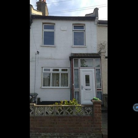 3 bedroom terraced house to rent - Photo 4