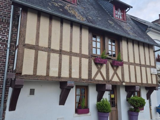 À louer maison historique au cœur du Bec-Hellouin ! - Photo 1