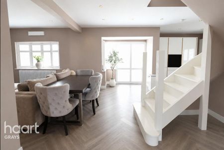 3 bedroom semi-detached house to rent - Photo 2