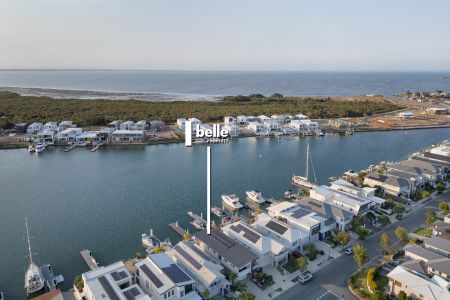 Modern Executive Waterfront Residence - Photo 5