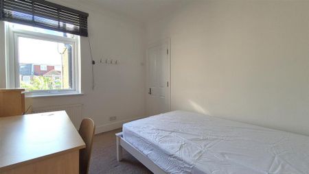 4 bedroom terraced house to rent - Photo 5