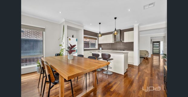 Park-Facing Family Home in Prestigious Alamanda School Zone !! - Photo 1