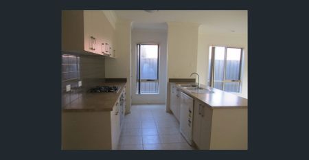 WALKING DISTANCE TO TRAIN STATION AND SHOPPING CENTRE - Photo 4