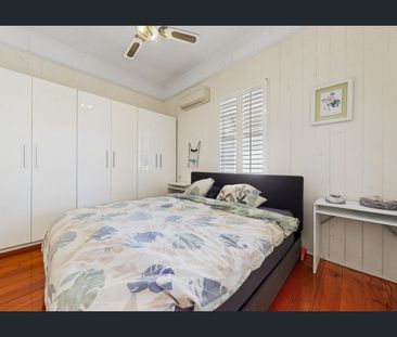 Charming Character Home in the Heart of Paddington! - Photo 6