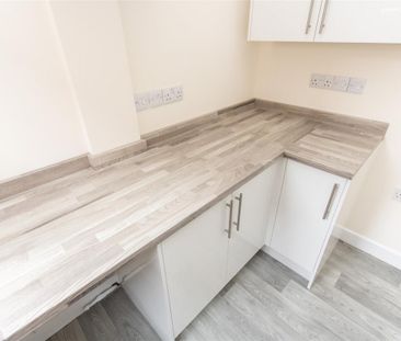 2 bedroom Semi-detached house to rent - Photo 6