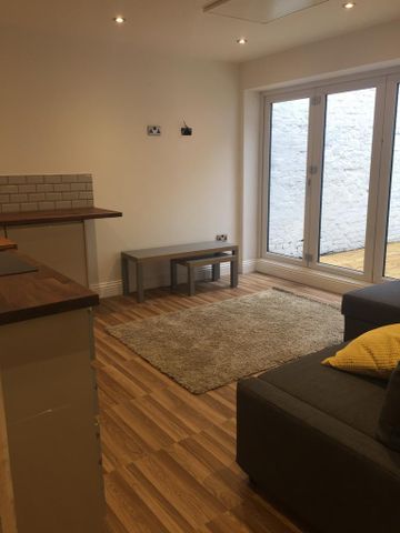 2 bedroom apartment to rent - Photo 2