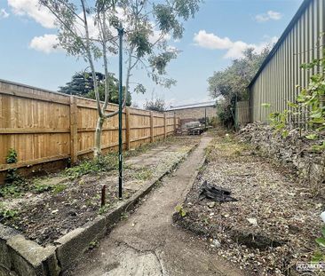 3 bedroom end of terrace house to rent - Photo 6