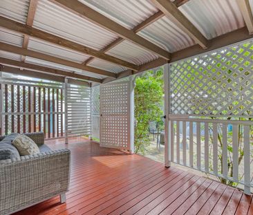 COASTAL COTTAGE | 50 METRES TO THE BEACH - YAROOMBA Your own slice ... - Photo 6