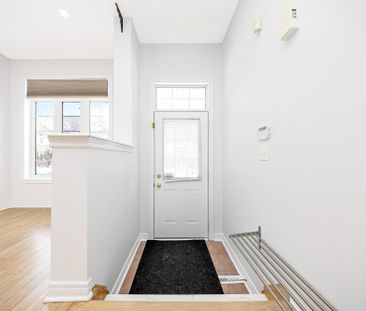 For Lease - 5554 Waterwind Crescent, Mississauga, Ontario - Photo 1