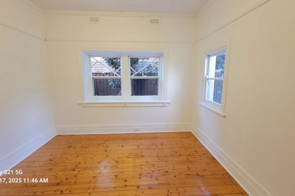 BEACHSIDE ART DECO GEM - GROUND FLOOR WITH COMMUNAL GARDEN! - Photo 1