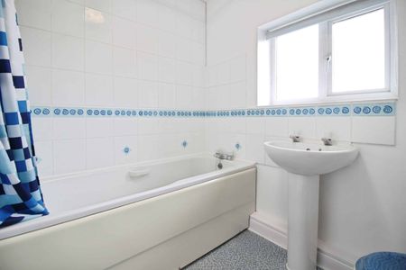 Barnum Court, Swindon, Swindon, SN2 - Photo 2