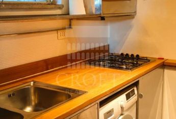 Piazza del Popolo: Lovely, modern 1 bedroom in private Villa. Entrance, spacious living-dining, fully equipped kitchen, bath and private terrace. Parquet floors Air conditioning, bright and silent. rif 364