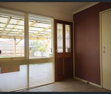 Comfortable Living in a Prime Hoppers Crossing Location! APPLICATIO... - Photo 3