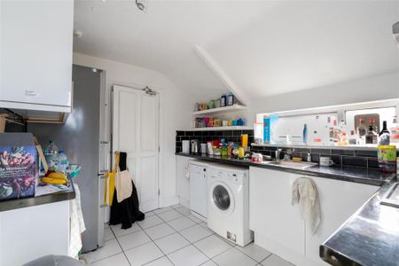 4 bedroom apartment to rent - Photo 5