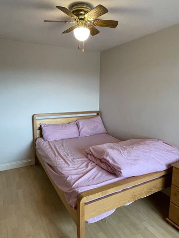 3 Bed Semi-Detached House, Buchanan Drive, LU2 - Photo 2