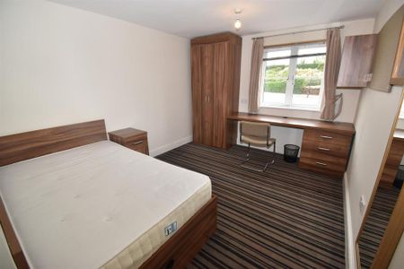 5 bedroom flat to rent - Photo 4