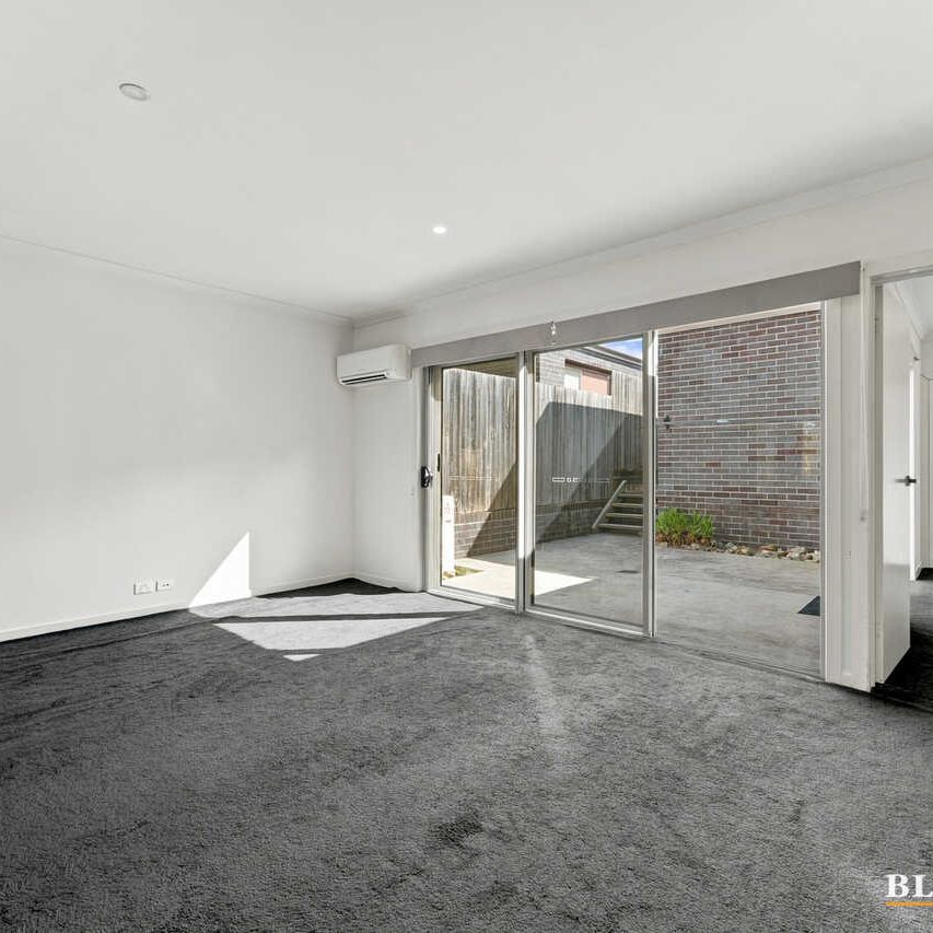 Light-Filled Townhouse Offering Comfort & Convenience... - Photo 1