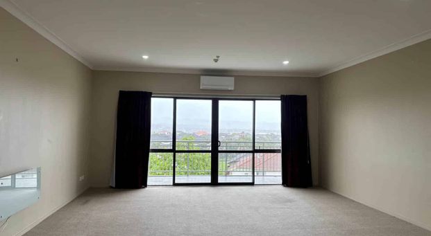 Spacious apartment on top floor - Photo 1