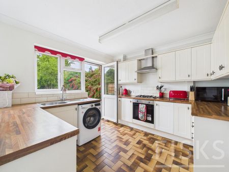 4 bedroom detached house to rent - Photo 4