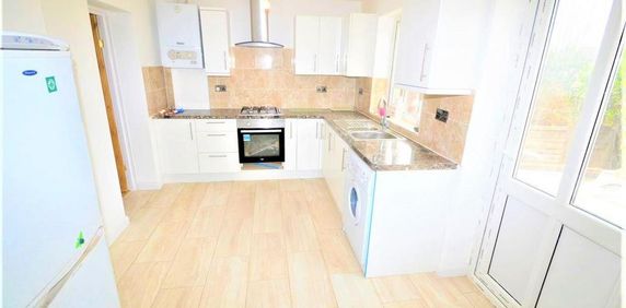 4 bedroom house to rent - Photo 2