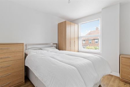 4 bedroom semi-detached house to rent - Photo 5