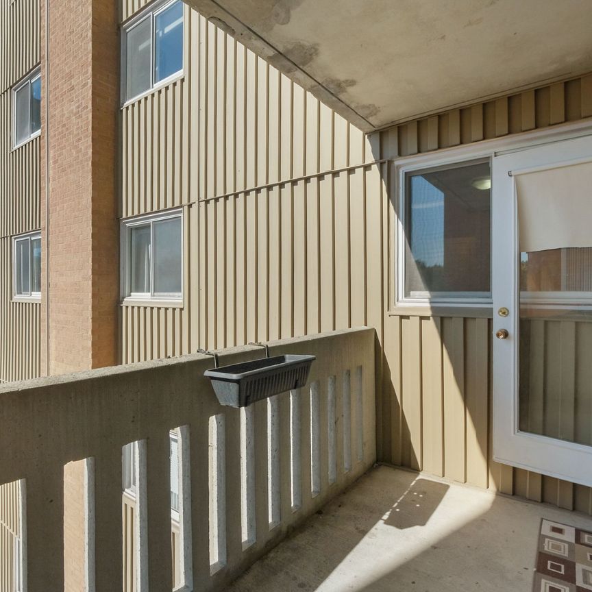 For Lease - 1599 Lassiter Terrace Unit# 413, Beacon Hill North - South and Area, Ontario - Photo 1