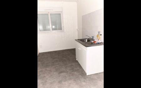 Location Appartement Studio 40 m² Le Blanc - Photo 3