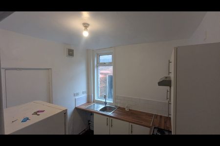 2 Bed Terraced House, Hafton Road, M7 - Photo 4