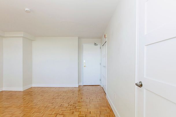 For Lease - 490 Eglinton Avenue Unit# 302, Toronto, Ontario - Photo 1