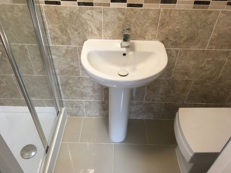 1 Bed Flat, Very Near Hamilton Road Area, W5 - Photo 3