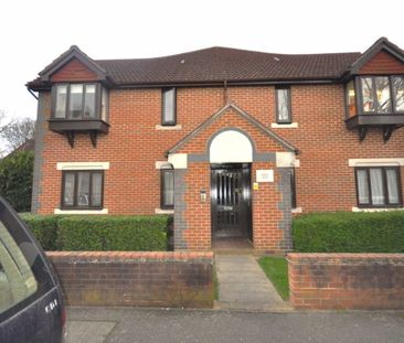 Swan Drive, NW9, London - Photo 1