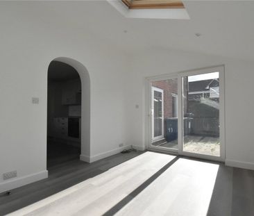 Newly Refurbished detached 4 bedroom, 2 bathroom house to rent in t... - Photo 3