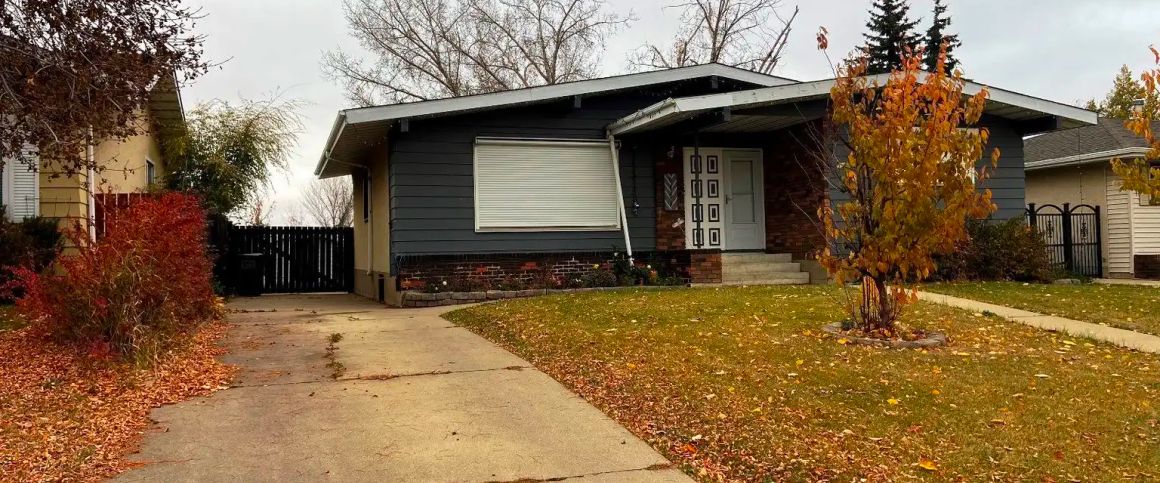 UPPER 6808 22 Avenue Northwest — Detached House - Photo 1