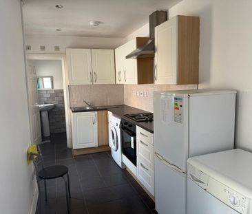 Studio Flat, Stapleton Road, BS5 - Photo 1